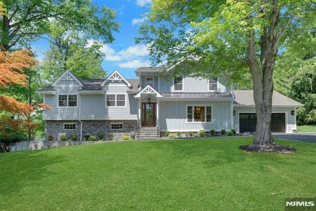 51 Brookside Terrace, North Caldwell