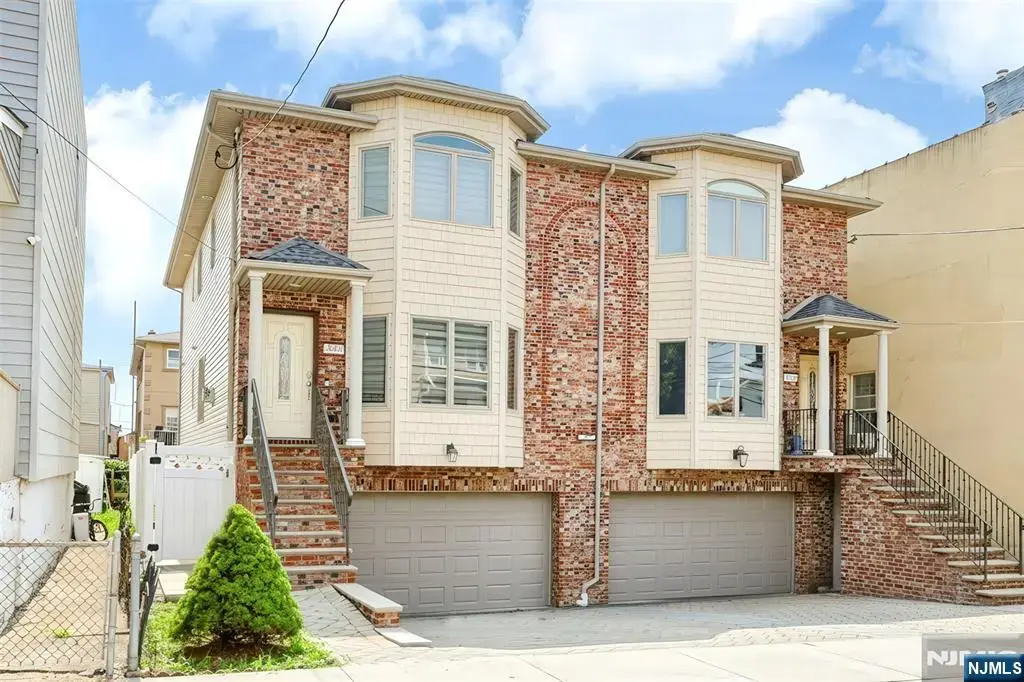310 6th Street A, Fairview