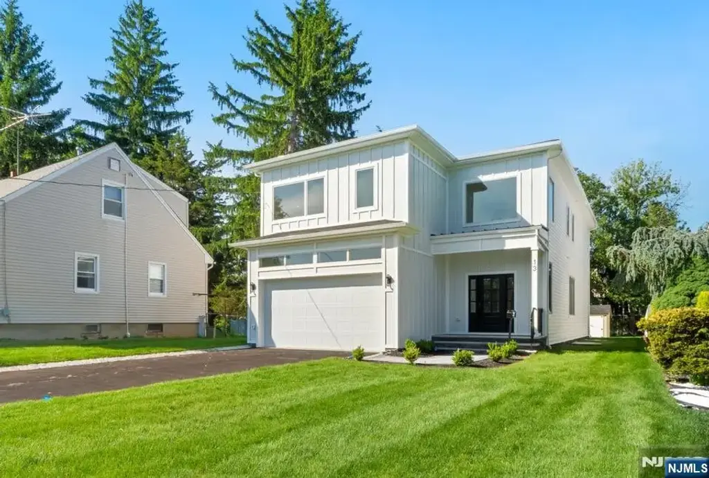 13 Harding Place, Livingston