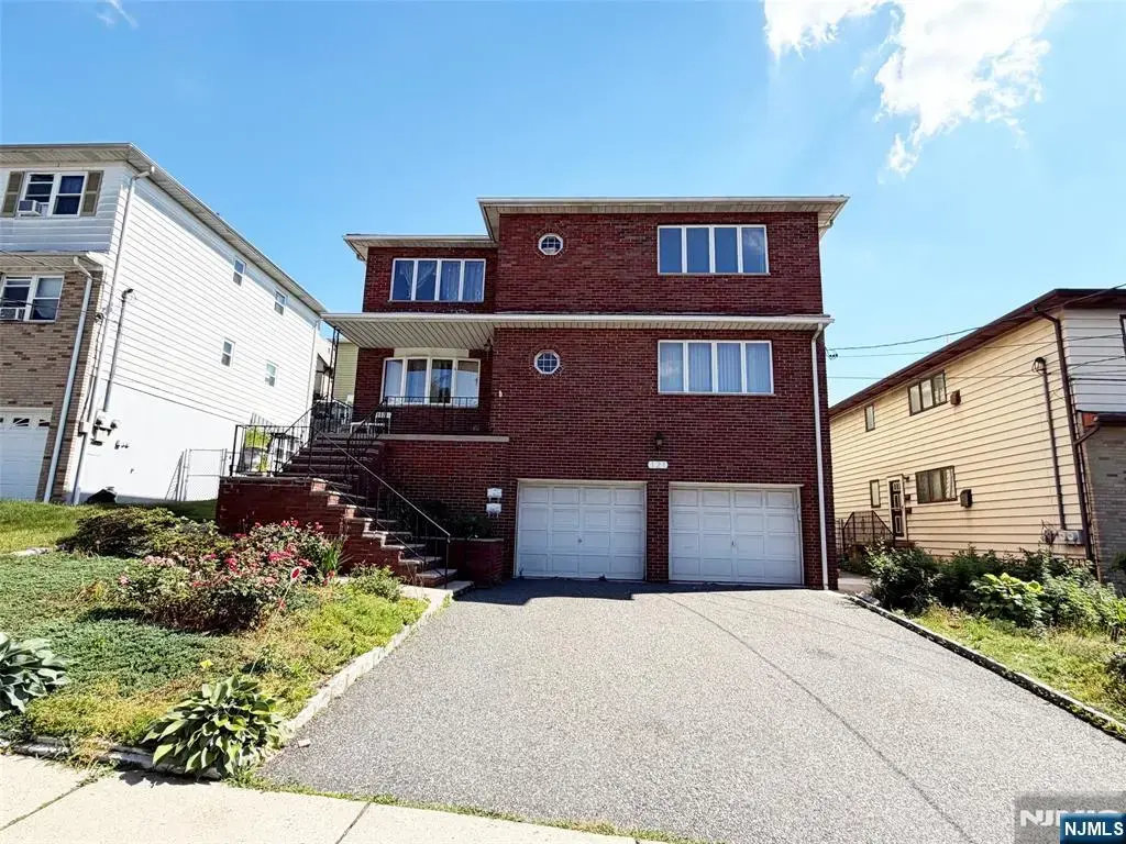 121 Edsall 2nd Floor, Palisades Park