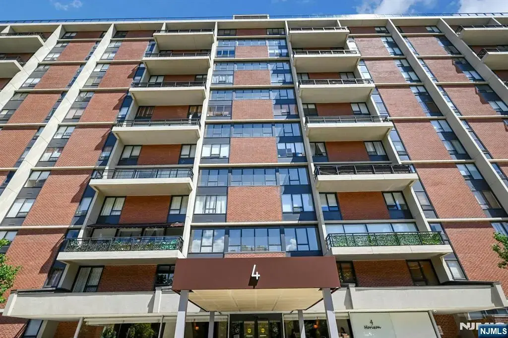 4 Horizon 805, Fort Lee