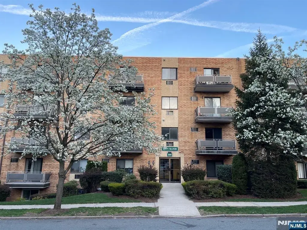 100 2nd Ll7, Hackensack