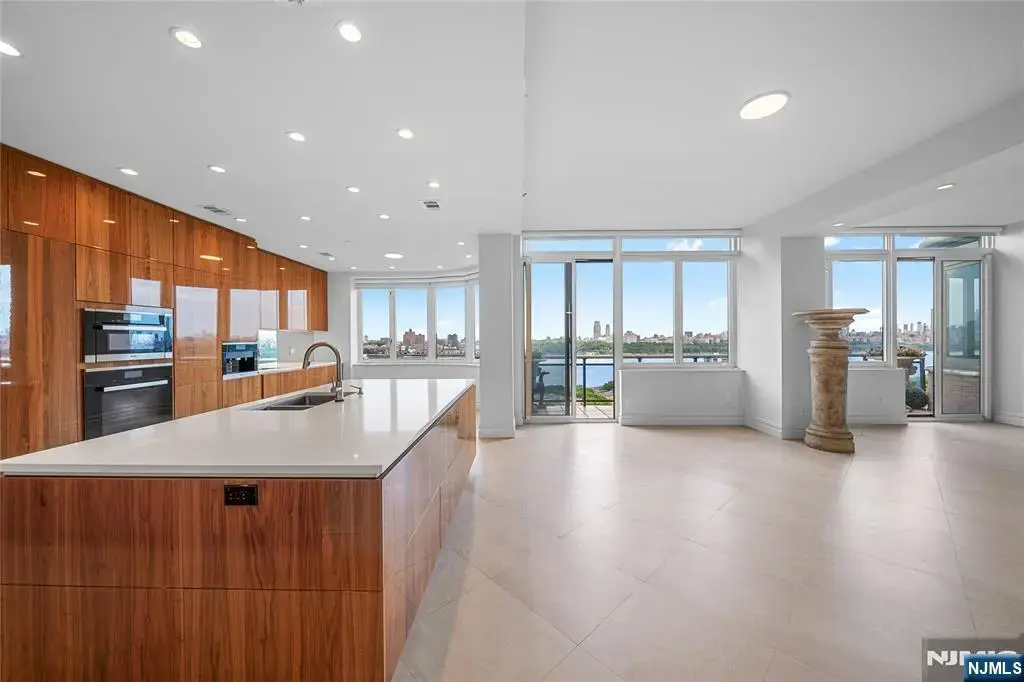 100 Carlyle Drive Vp6, Cliffside Park