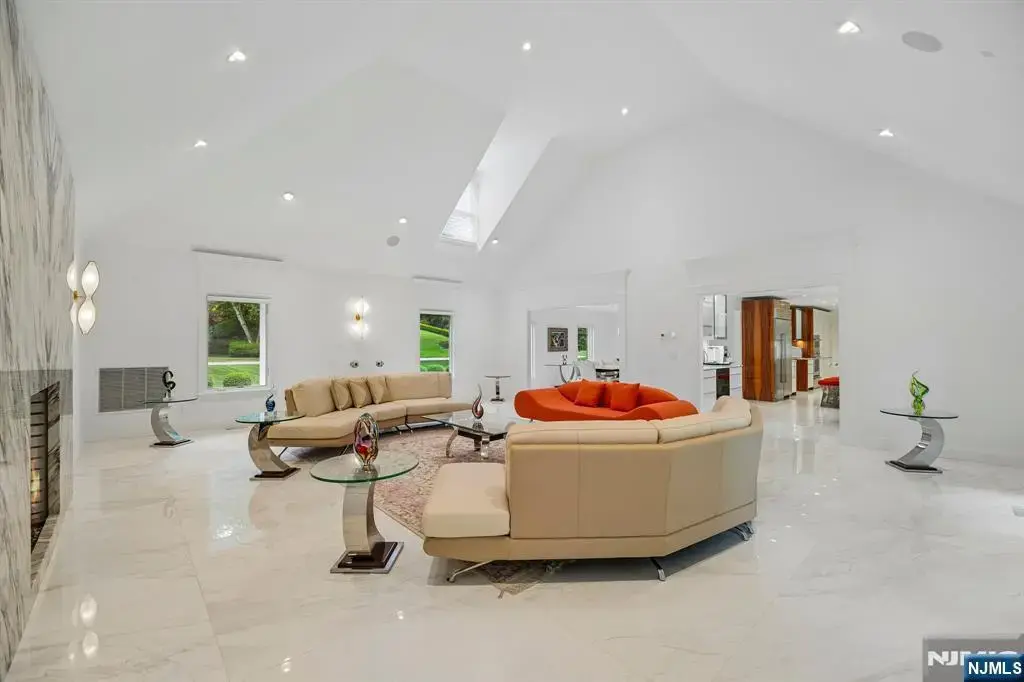 807 Sussex Road, Franklin Lakes