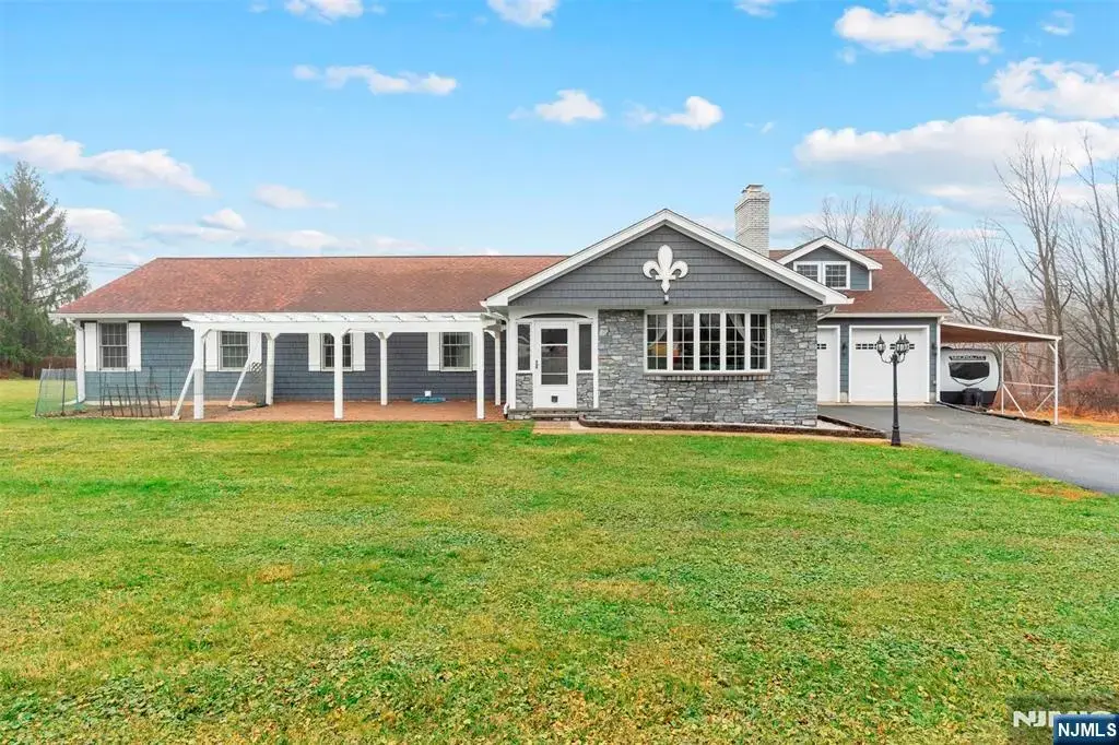 18 Old Wolfe Road, Mount Olive Township