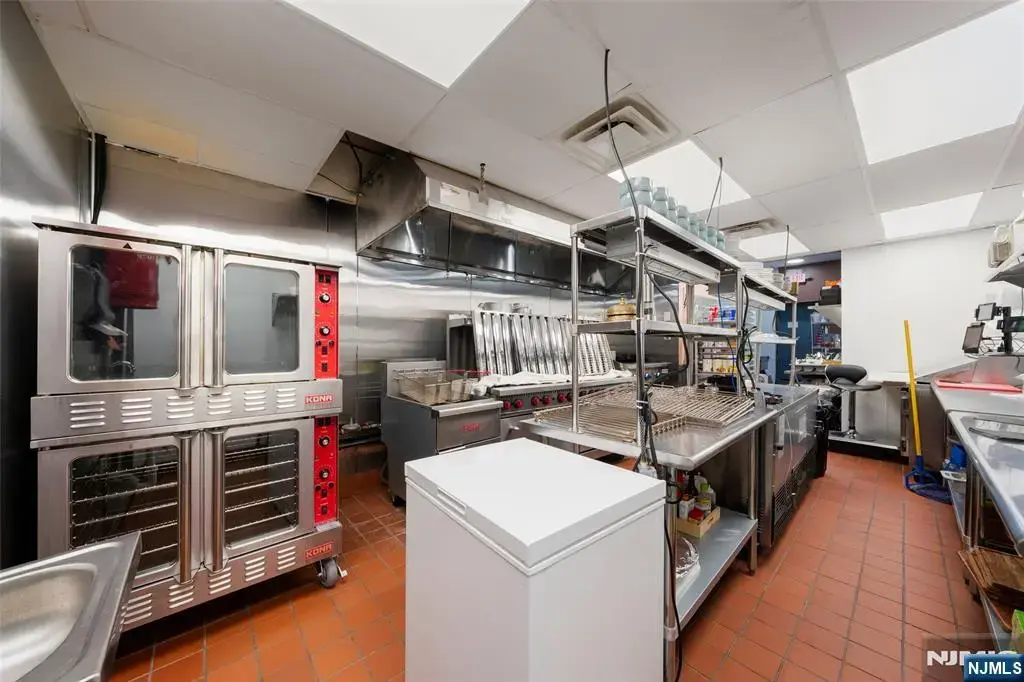 526 Anderson Avenue, Cliffside Park