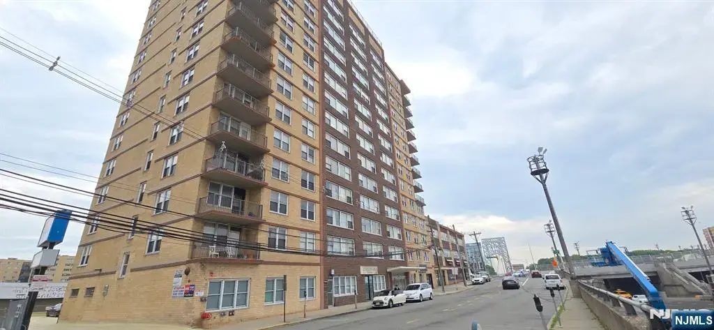 201 Bridge 3f, Fort Lee