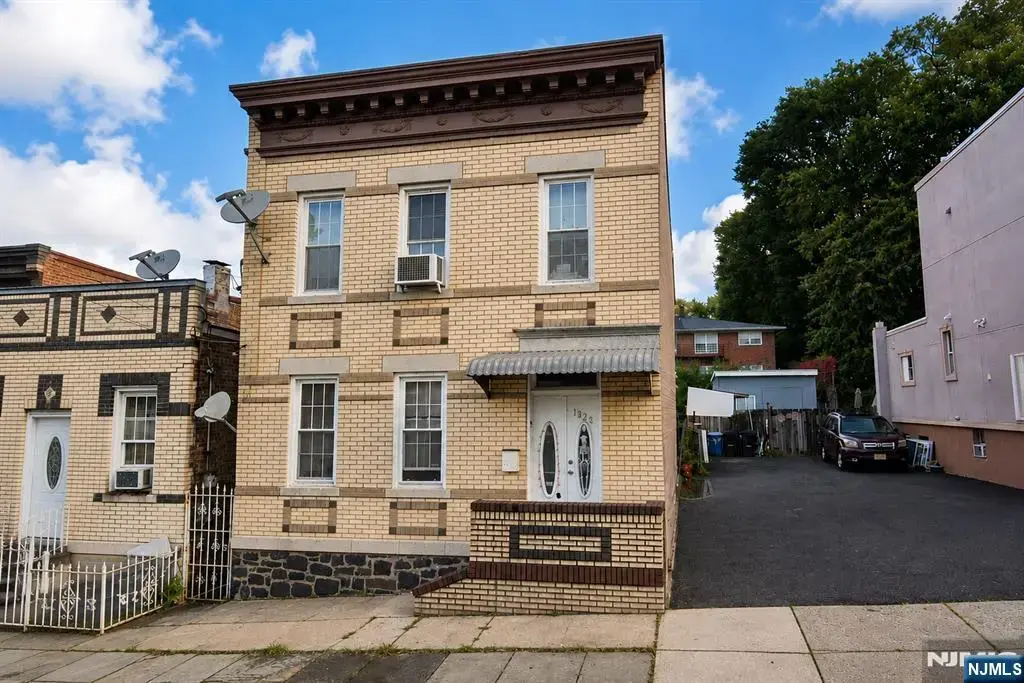 1320 44th, North Bergen