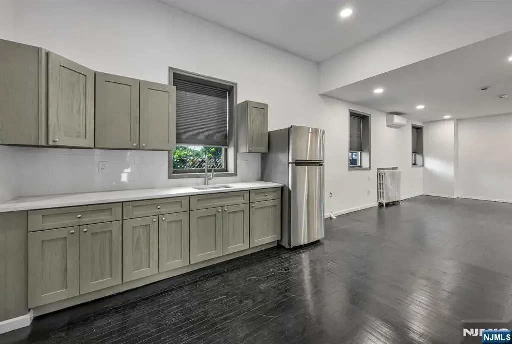 172 Madison 1st Floor, Dumont