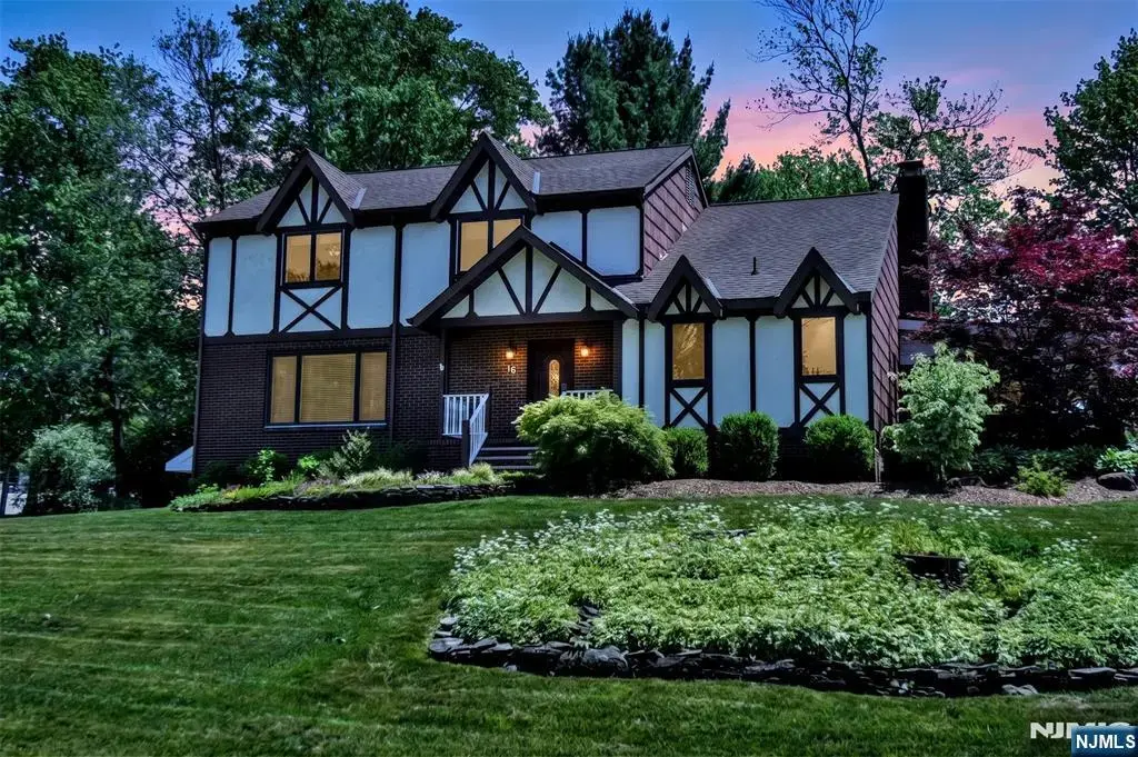 16 Weeden Drive, West Milford
