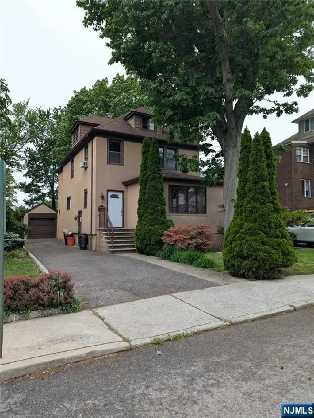 84 Oakdene Avenue, Cliffside Park