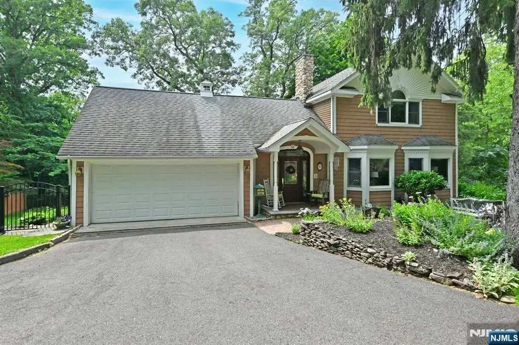 8 Myrtle Street, Montvale