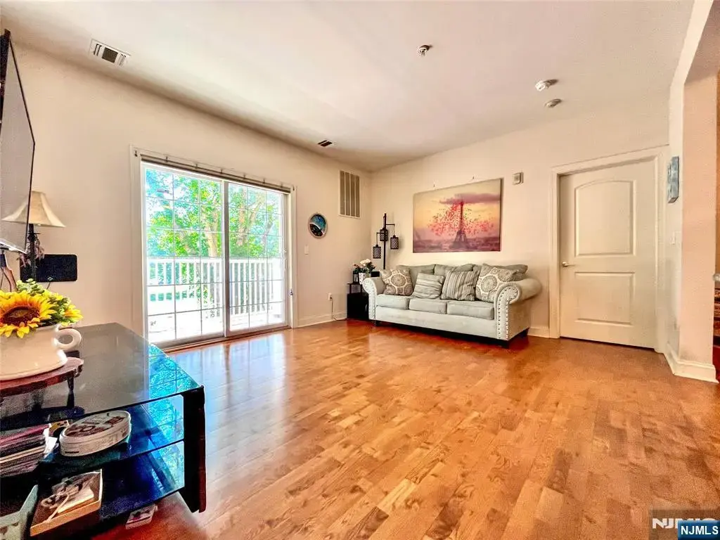 2113 Windsor Park Court #113, Englewood