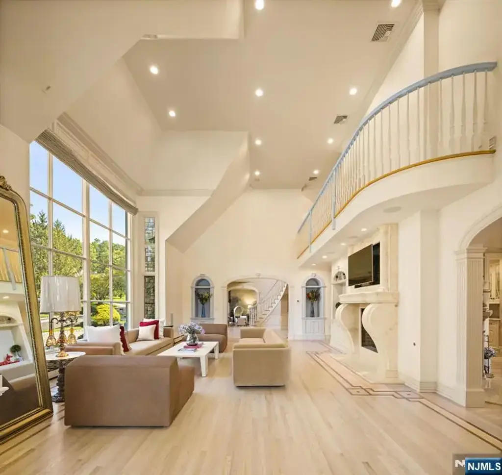 23 Hunter Ridge, Woodcliff Lake