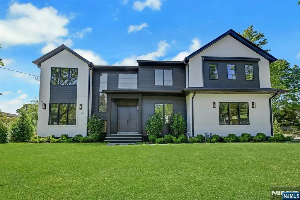 32 Highland Avenue, Demarest