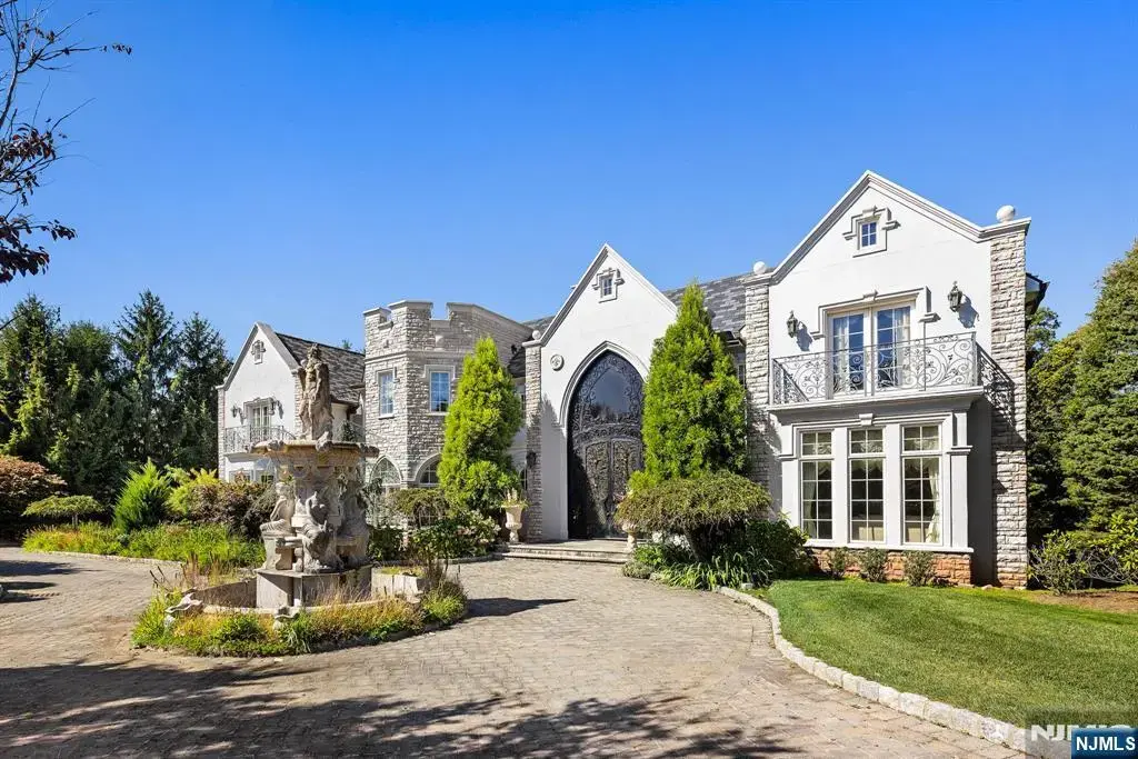 117 Truman Drive, Cresskill