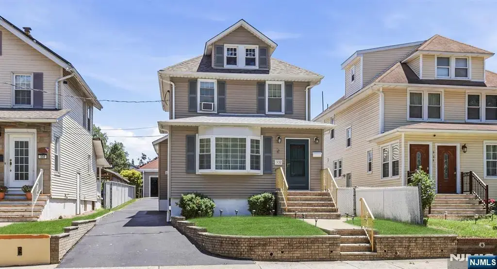 332 Riverside, Lyndhurst