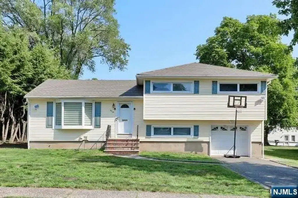 42-05 Williams Street, Fair Lawn