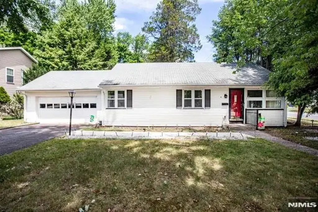 4 Beverly Road, Glen Rock