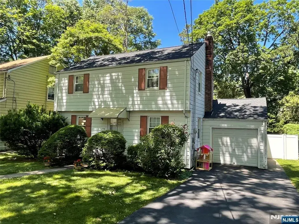 772 Stelton Street, Teaneck