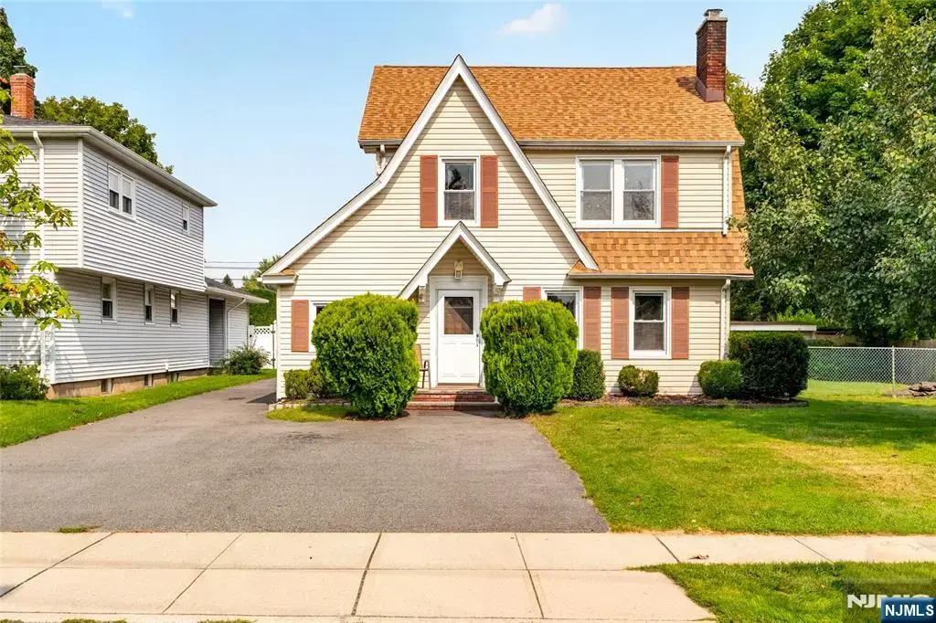 9 Long Avenue, Mahwah