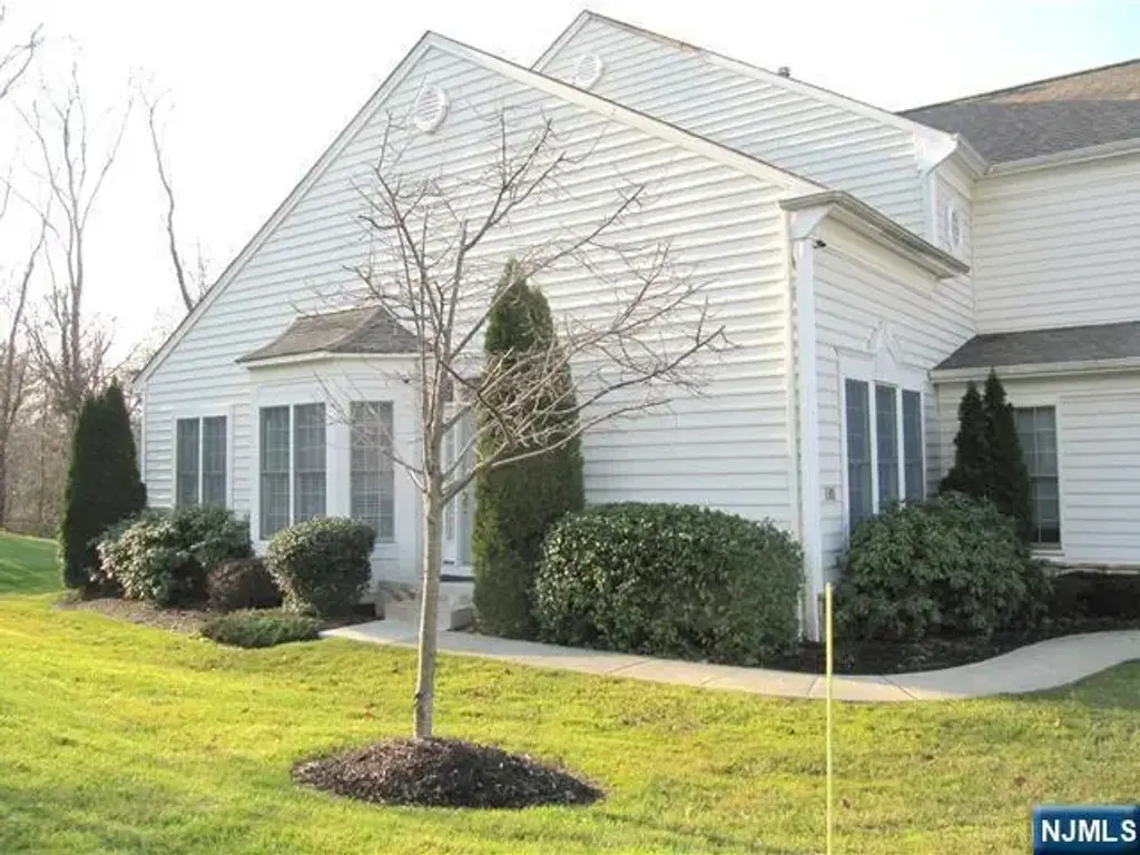85 Buckthorn, Paramus