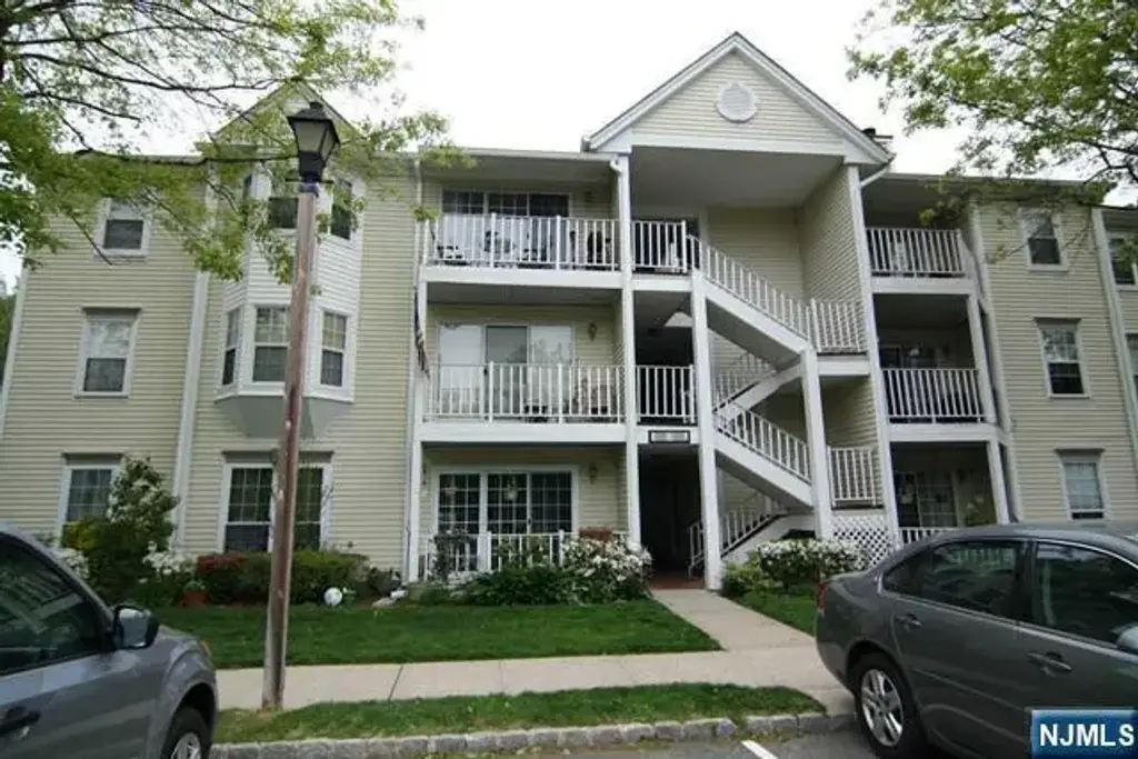 170 Linden 170, Mahwah