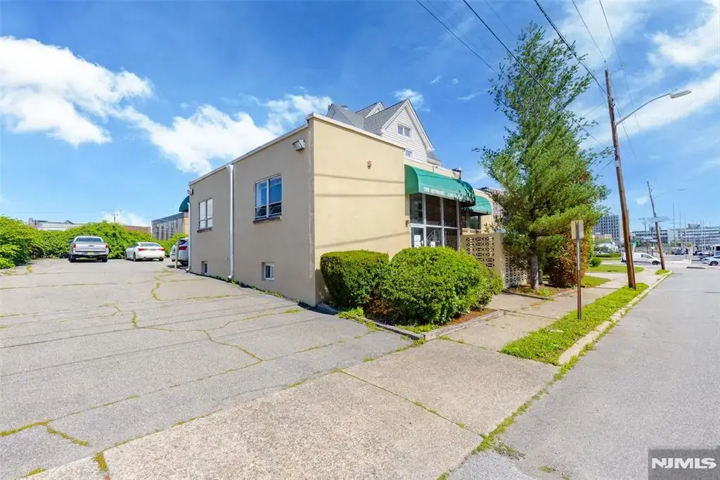 87 Old River Street, Hackensack