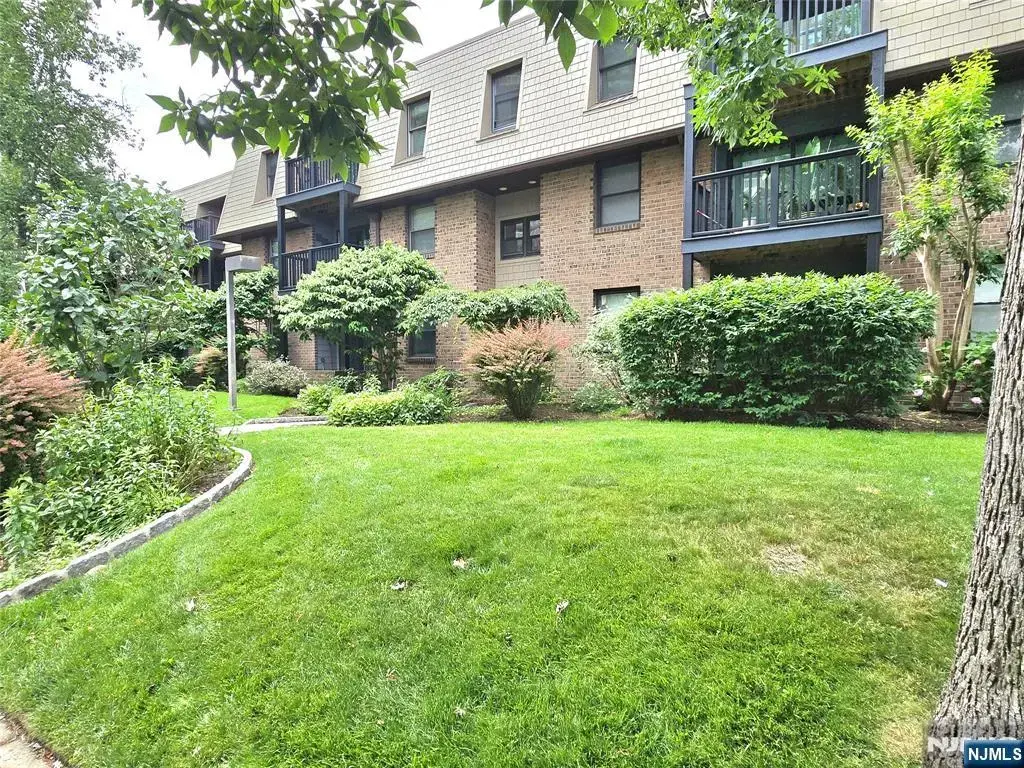 560 North Avenue I, Fort Lee