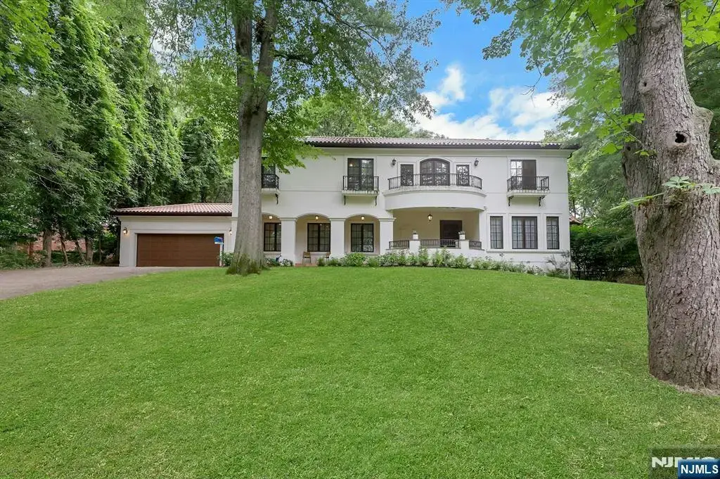 285 Arch Road, Englewood