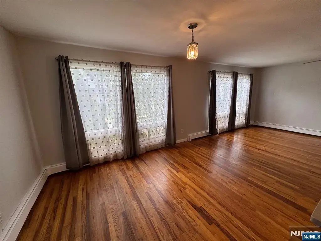 1038 Kingsland, Fort Lee