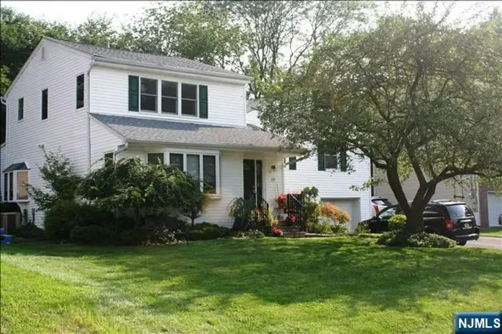 82 Heatherhill, Cresskill