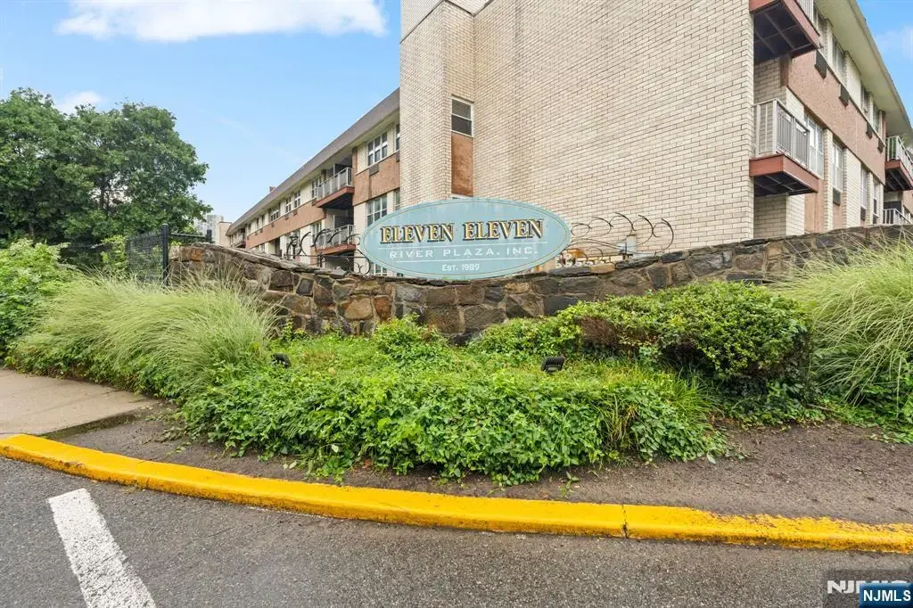 1111 River C32, Edgewater
