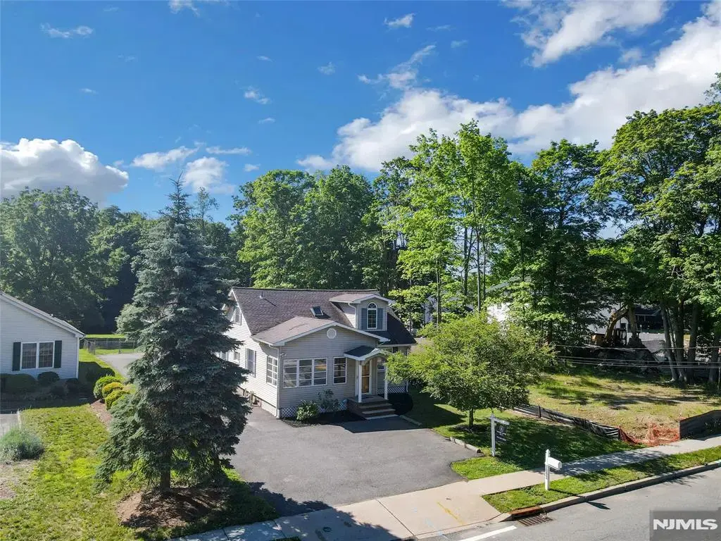 1093 Littleton Road, Other Areas