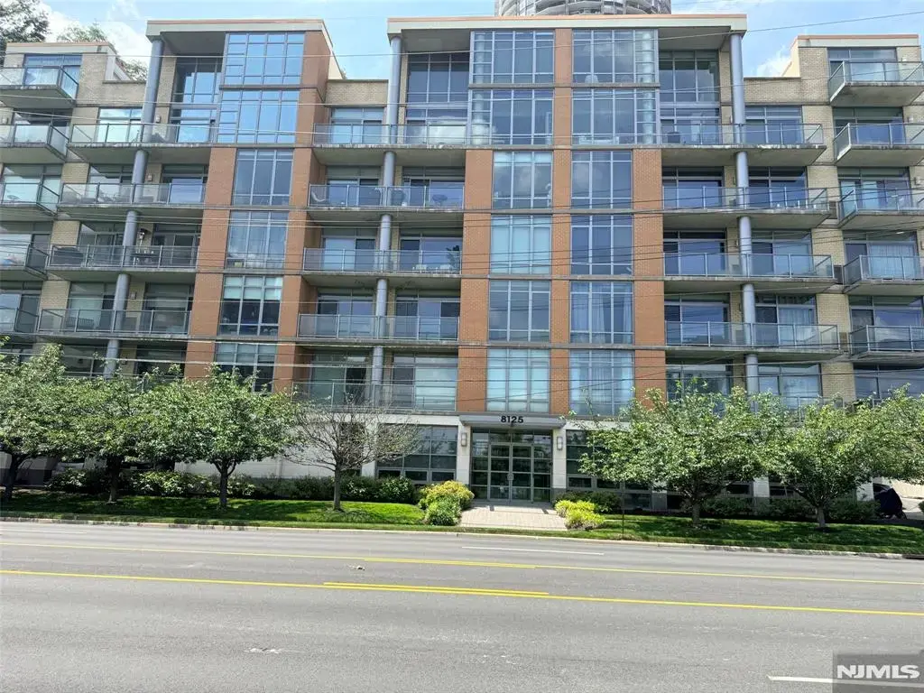 8125 River Road C3, North Bergen