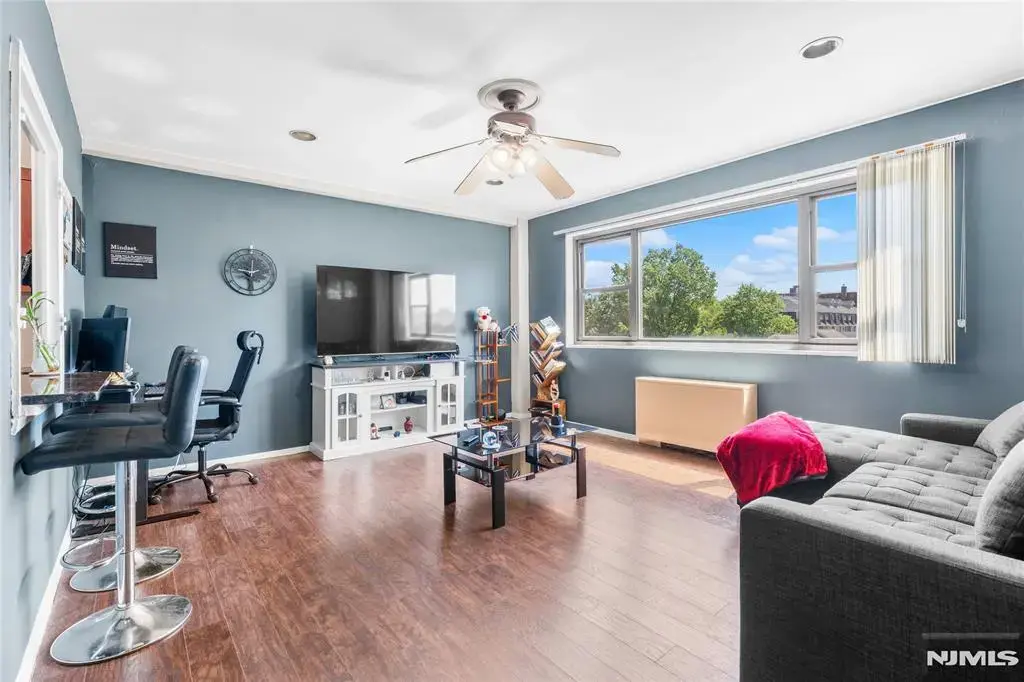 25 Grand Avenue 5d, Hackensack