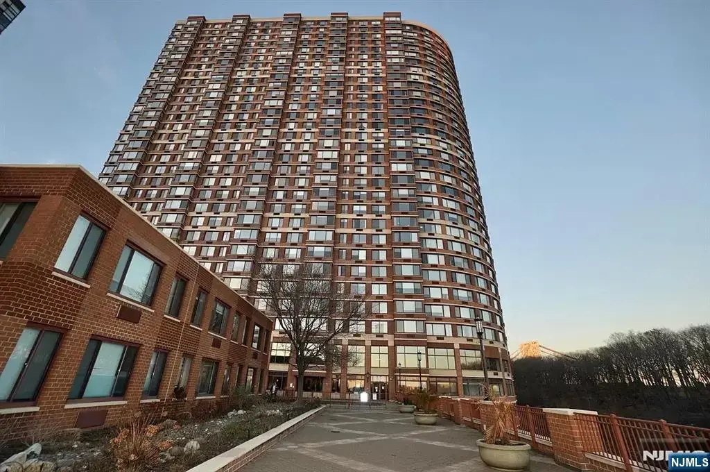 100 Old Palisade Road 2011, Fort Lee