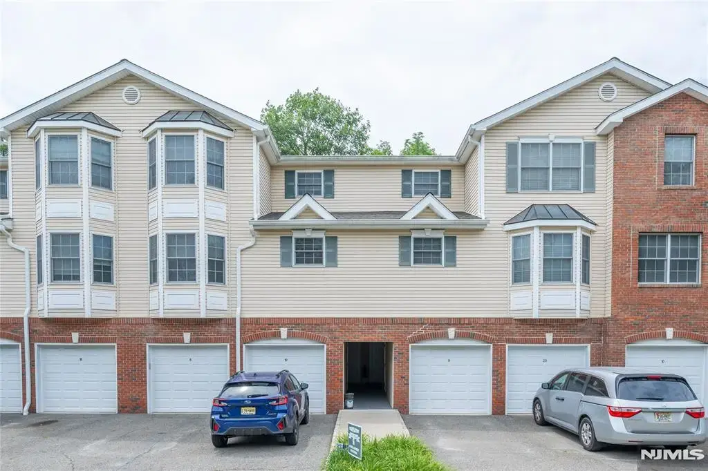 30-08 Federal Hill Road 8, Pompton Lakes