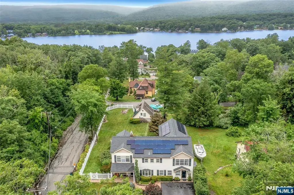 16 Shephard Road, West Milford