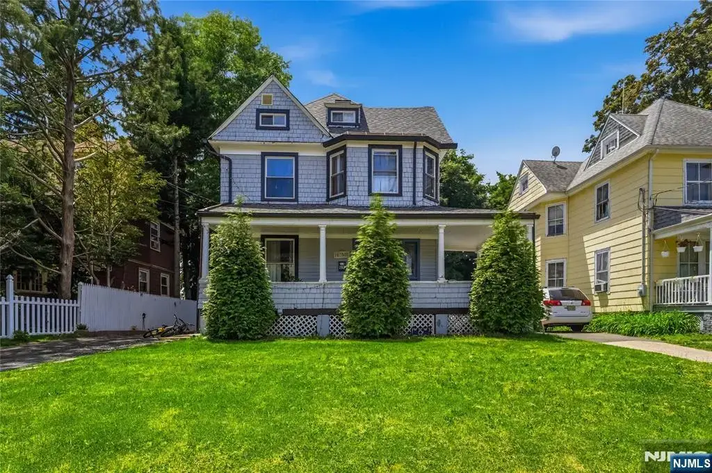 283 Hamilton Place, Hackensack