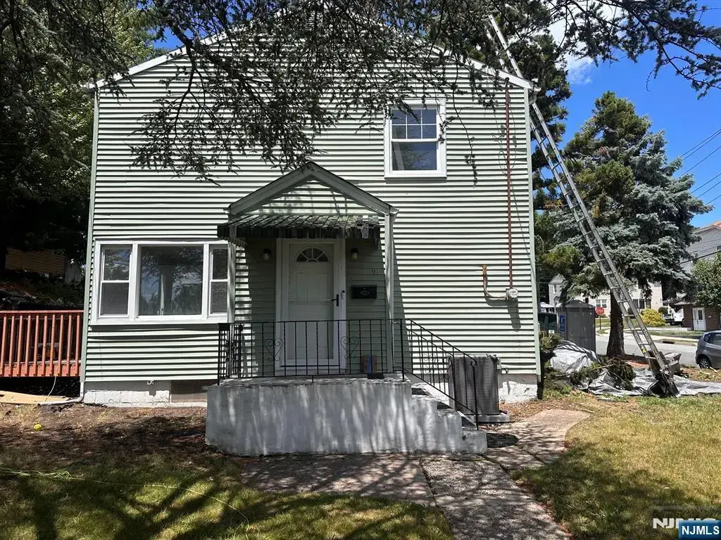 97 Echo, Elmwood Park