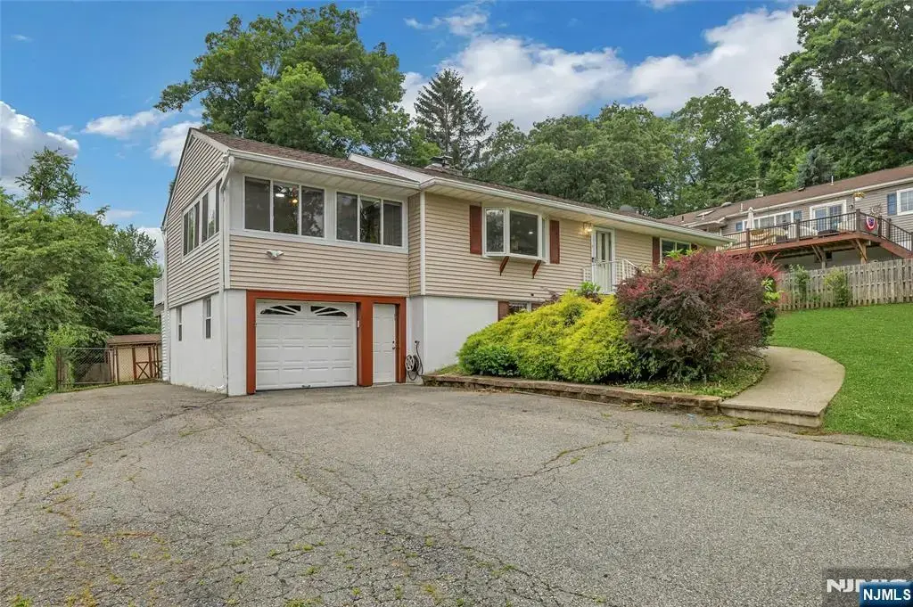 406 High Crest Drive, West Milford