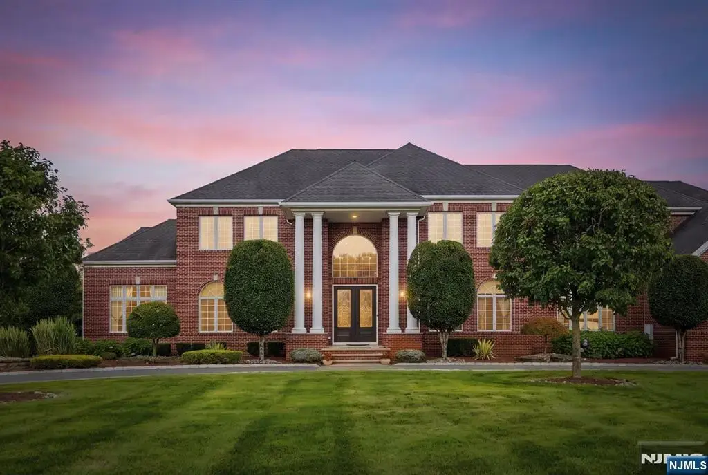 7 Crystal Court, Manalapan