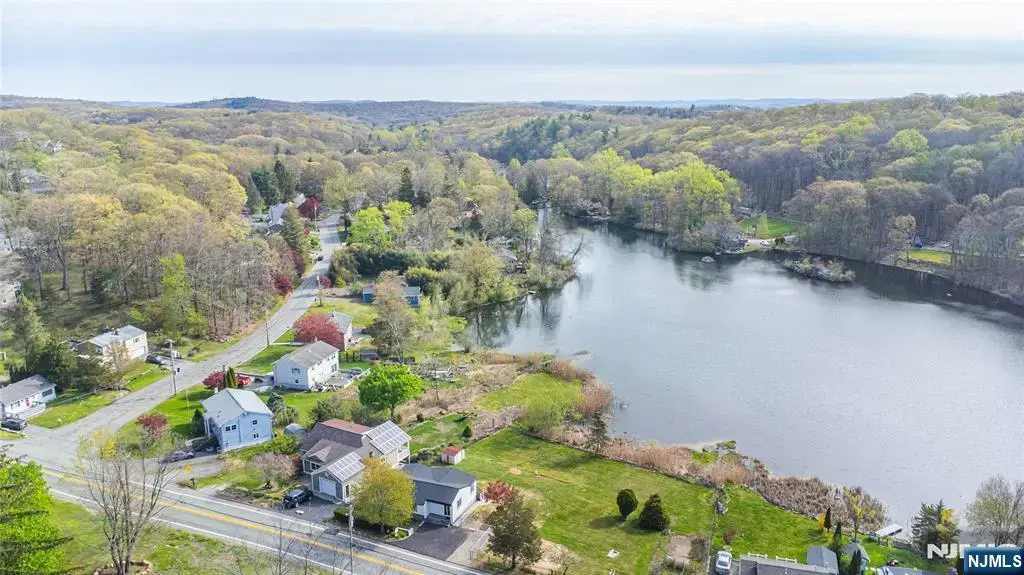 502 Otterhole Road, West Milford