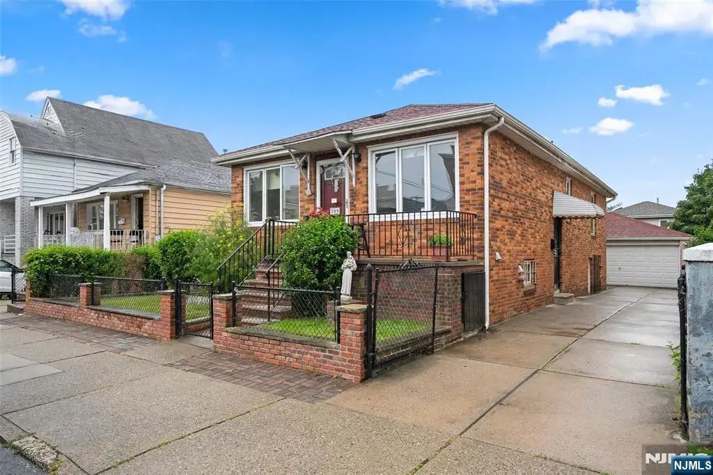 209 8th Street, Fairview