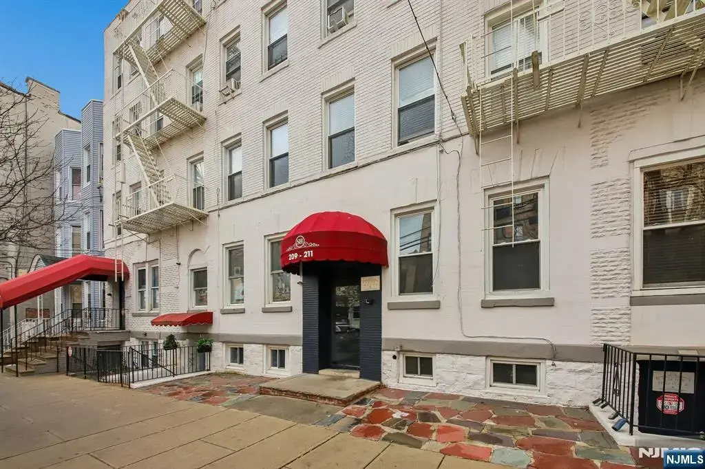 209-211 48th Street D3/403, Union City