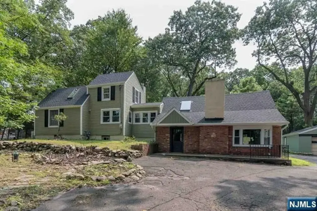 496 Manchester, North Haledon