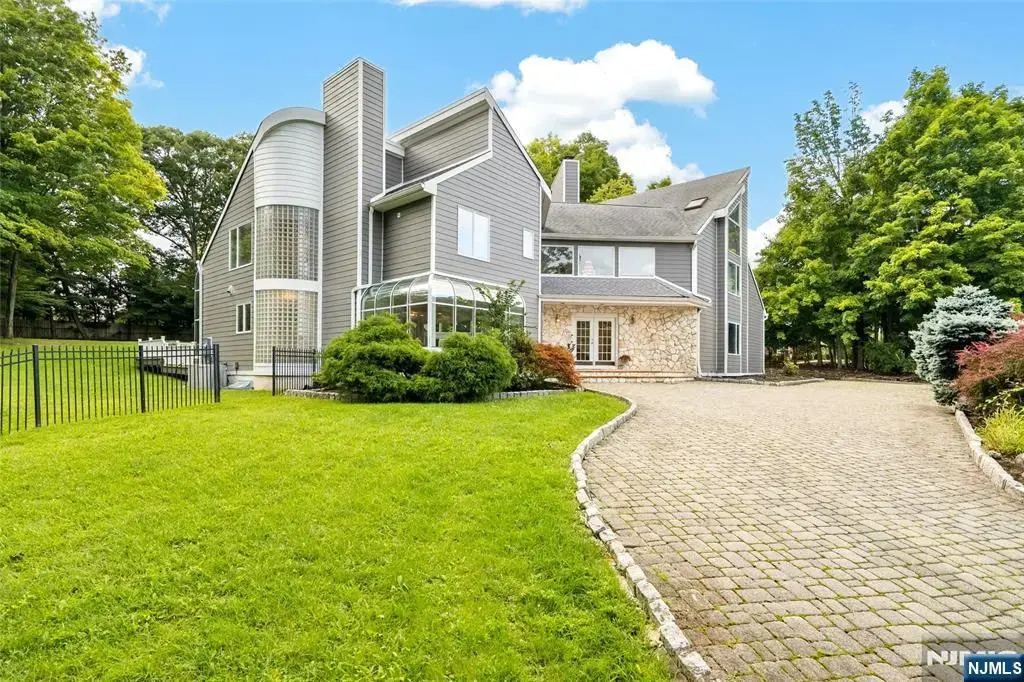 14 James Brite Circle, Mahwah
