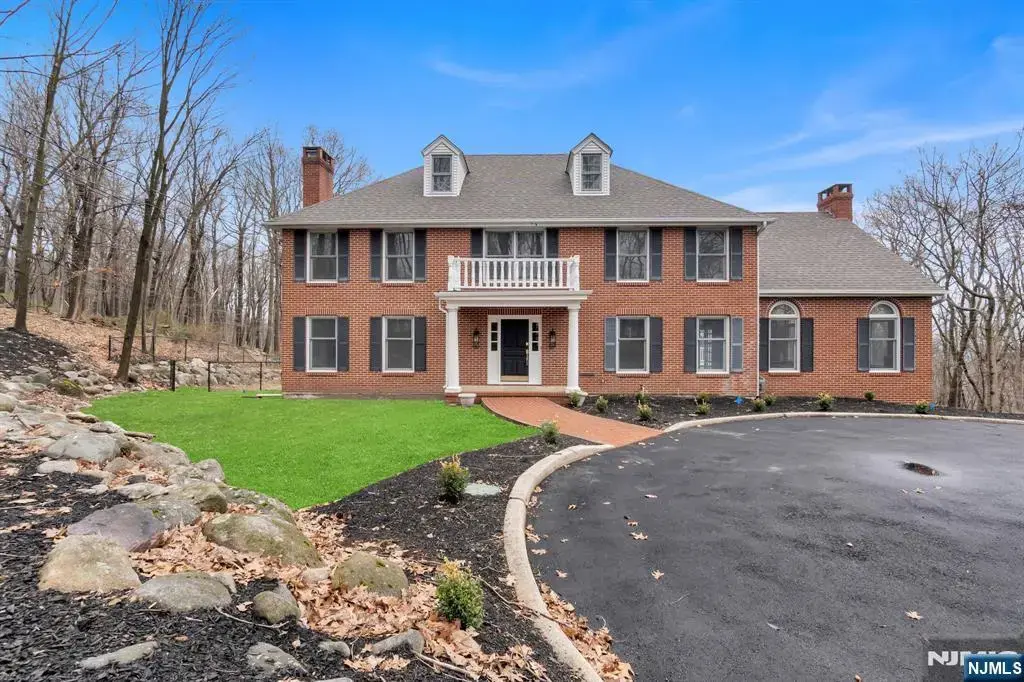 853 Shadow Ridge Road, Franklin Lakes