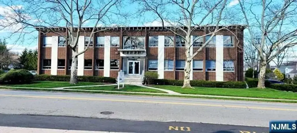 661 Palisade, Englewood Cliffs